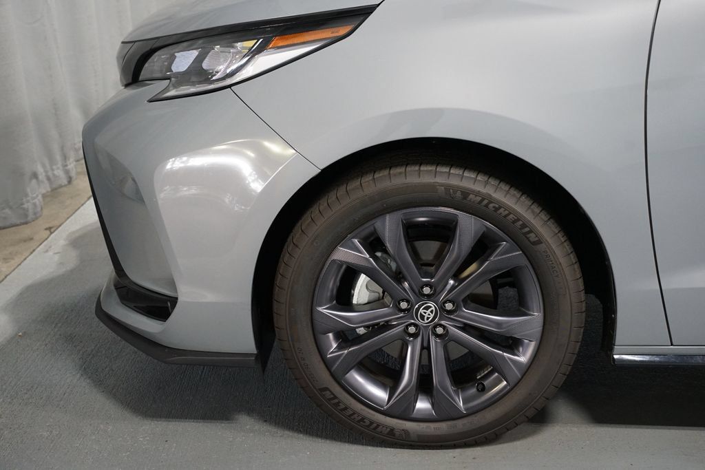 Used 2026 Toyota Sienna XSE FWD image 5