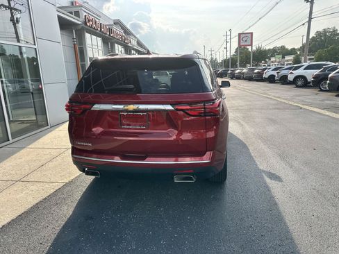 Used 2023 Chevrolet Traverse High Country FWD image 11