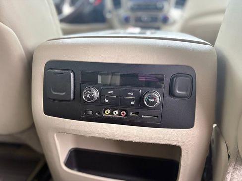 Used 2015 GMC Yukon XL Denali w/ Premium Package AWD/4WD image 31