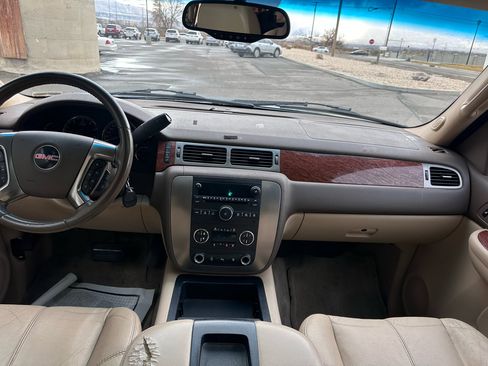 Used 2007 GMC Yukon SLT w/ SLT Preferred Equipment Group image 7