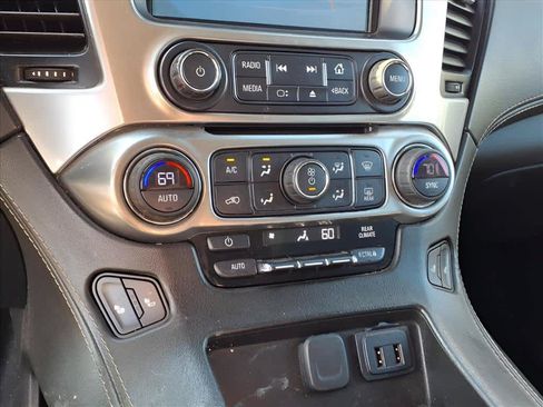 Used 2020 Chevrolet Suburban LT AWD/4WD image 16