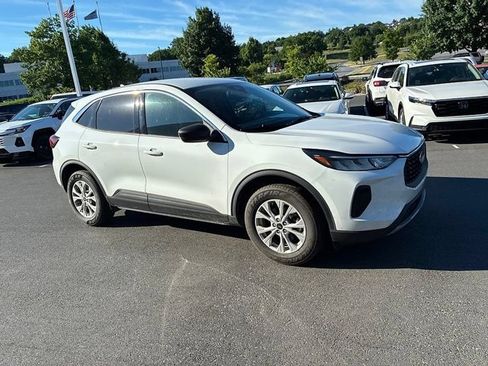 Used 2023 Ford Escape Active AWD/4WD image 3