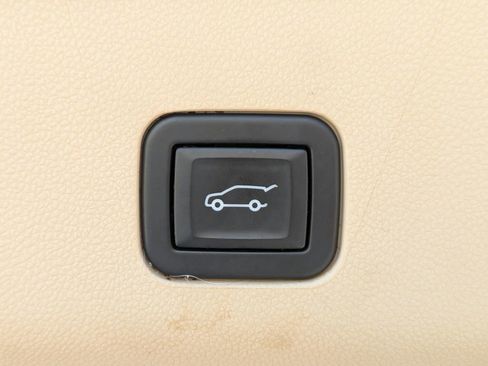 Certified 2022 Cadillac Escalade Premium Luxury image 14