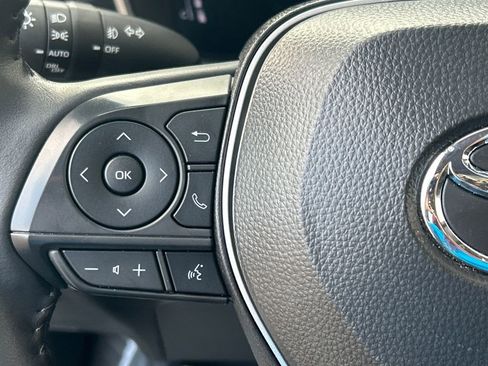 Used 2025 Toyota Corolla Cross XLE image 24