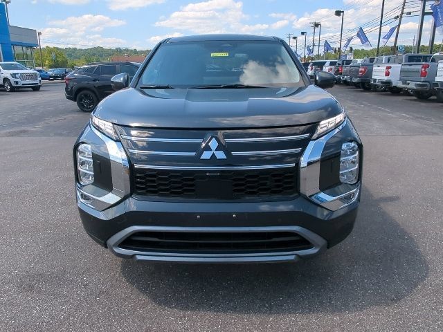Used 2025 Mitsubishi Outlander SE AWD/4WD image 4
