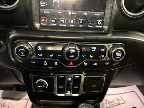 Used 2020 Jeep Gladiator Overland w/ Popular Equipment Package image 19