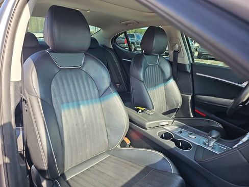 Used 2020 Genesis G70 3.3T image 13