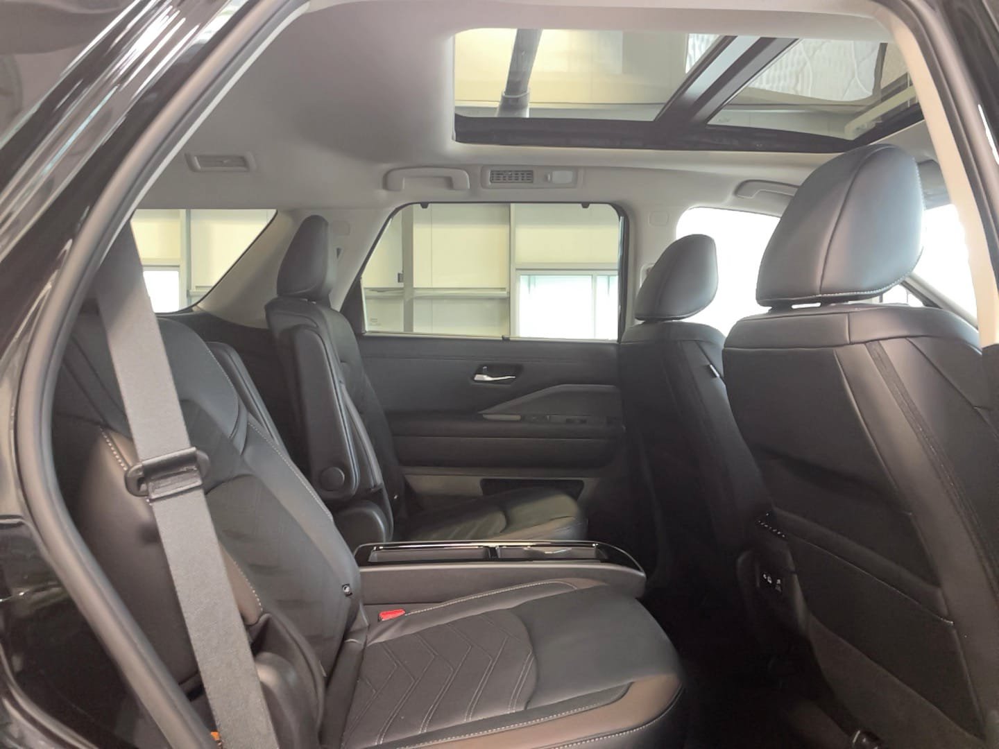 Used 2025 Nissan Pathfinder Platinum AWD/4WD image 25