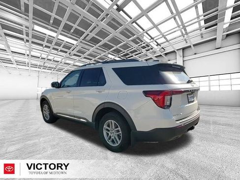 Used 2025 Ford Explorer Active image 5