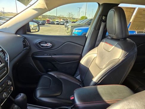 Used 2020 Jeep Cherokee Trailhawk w/ Cold Weather Group image 27