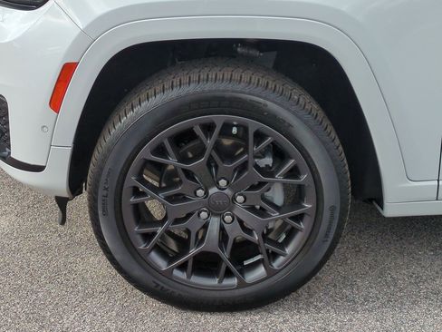 Used 2023 Jeep Grand Cherokee L Summit image 11