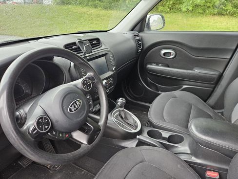 Used 2018 Kia Soul + FWD image 9