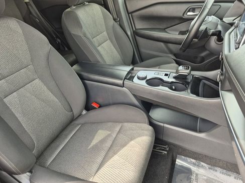 Used 2025 Nissan Rogue SV AWD/4WD image 16