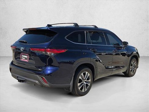 Used 2021 Toyota Highlander XLE FWD image 5