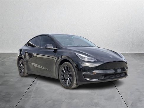 Used 2025 Tesla Model Y Long Range image 3