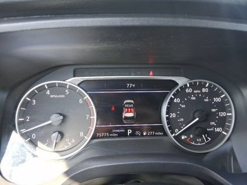 Used 2024 Nissan Rogue SV FWD image 22