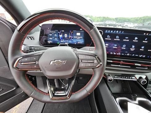 Used 2025 Chevrolet Silverado EV RST AWD/4WD image 7