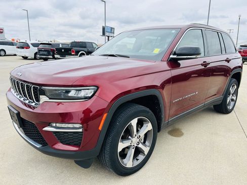 Used 2023 Jeep Grand Cherokee Limited AWD/4WD image 36