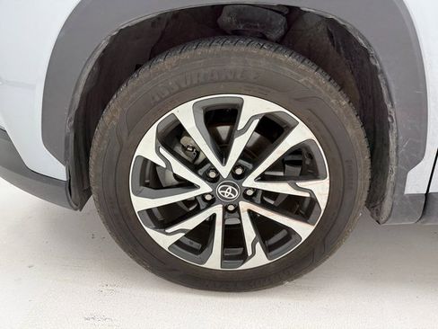 Used 2024 Toyota Corolla Cross XLE image 7