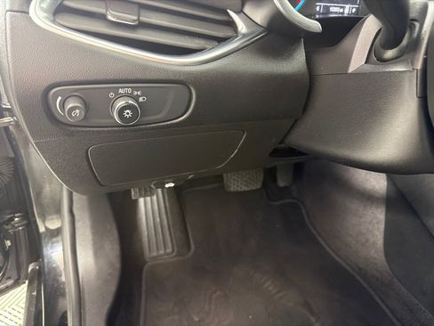 Used 2020 Chevrolet Malibu LT FWD image 13