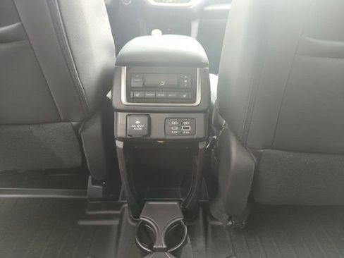 Used 2025 Subaru Ascent Touring AWD/4WD image 31
