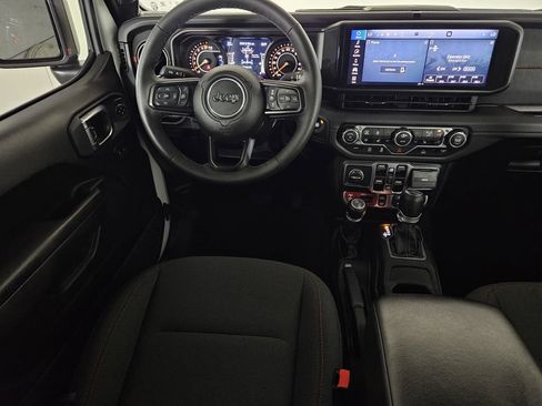Used 2025 Jeep Gladiator Rubicon w/ Convenience Group AWD/4WD image 9