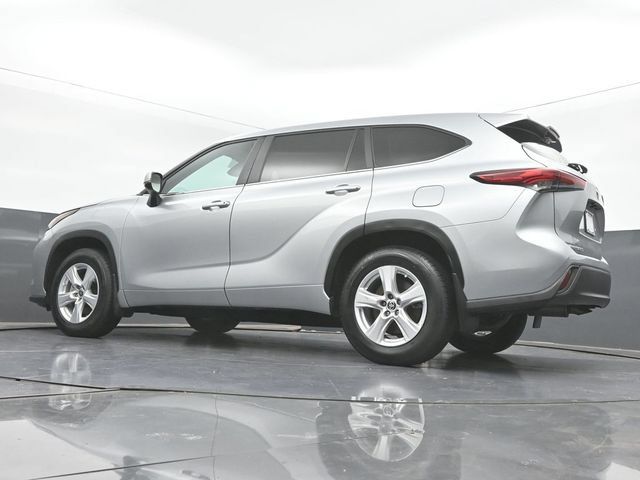 Used 2023 Toyota Highlander LE AWD/4WD image 43