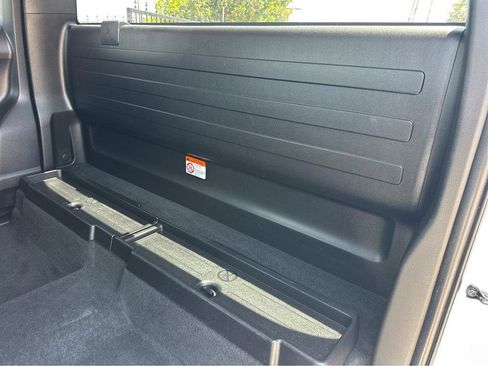Used 2021 Toyota Tacoma SR RWD image 9