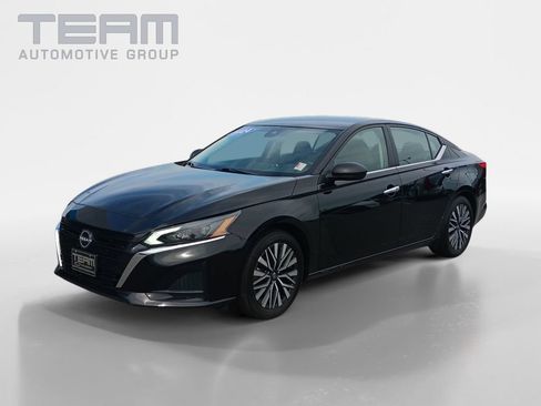 Used 2024 Nissan Altima 2.5 SV FWD image 3