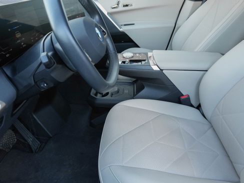 Used 2023 BMW iX xDrive50 w/ Premium Package image 7