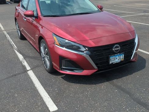 Used 2023 Nissan Altima 2.5 SL AWD/4WD image 2