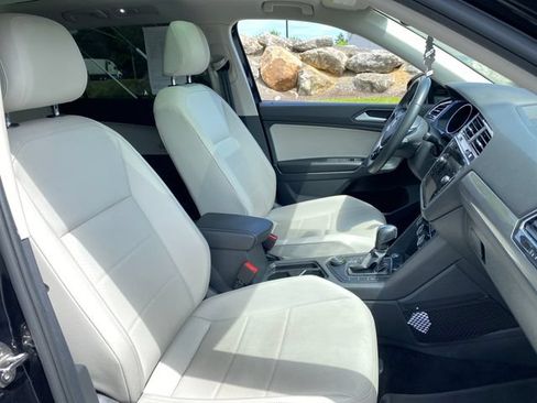 Used 2021 Volkswagen Tiguan SE w/ Panoramic Sunroof Package AWD/4WD image 13