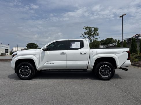 Used 2024 Toyota Tacoma TRD Sport AWD/4WD image 7