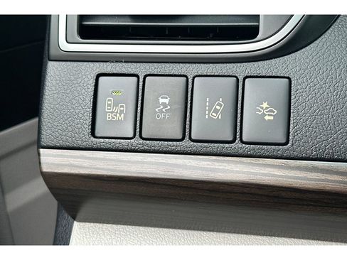 Used 2015 Toyota Camry XLE w/ Advanced Technology Package FWD image 31