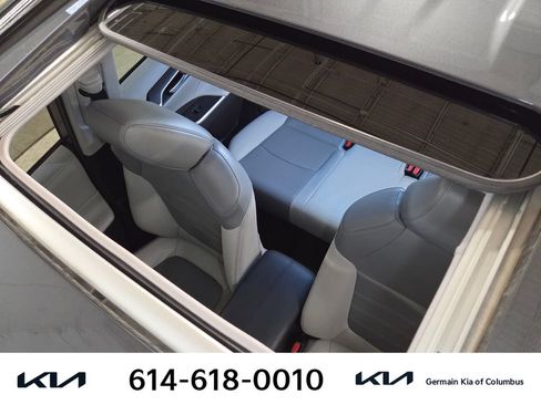 Used 2020 Toyota RAV4 XLE Premium AWD/4WD image 32