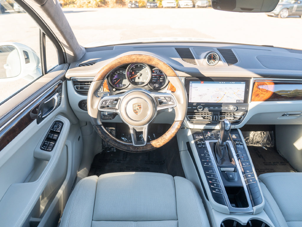 Used 2021 Porsche Macan Turbo AWD/4WD image 12