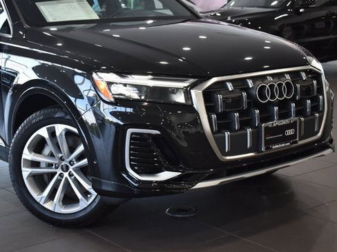 Certified 2025 Audi Q7 3.0T Premium w/ Convenience Package image 3