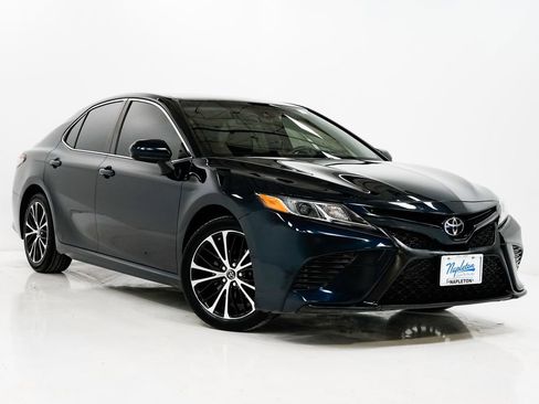 Used 2018 Toyota Camry SE image 5