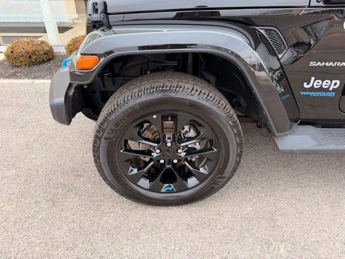 Used 2022 Jeep Wrangler Unlimited Sahara w/ Cold Weather Group AWD/4WD image 20