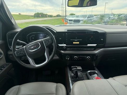Used 2024 GMC Sierra 1500 SLT image 10