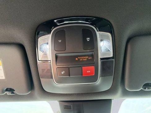 Used 2025 Hyundai Santa Cruz SEL AWD/4WD image 25