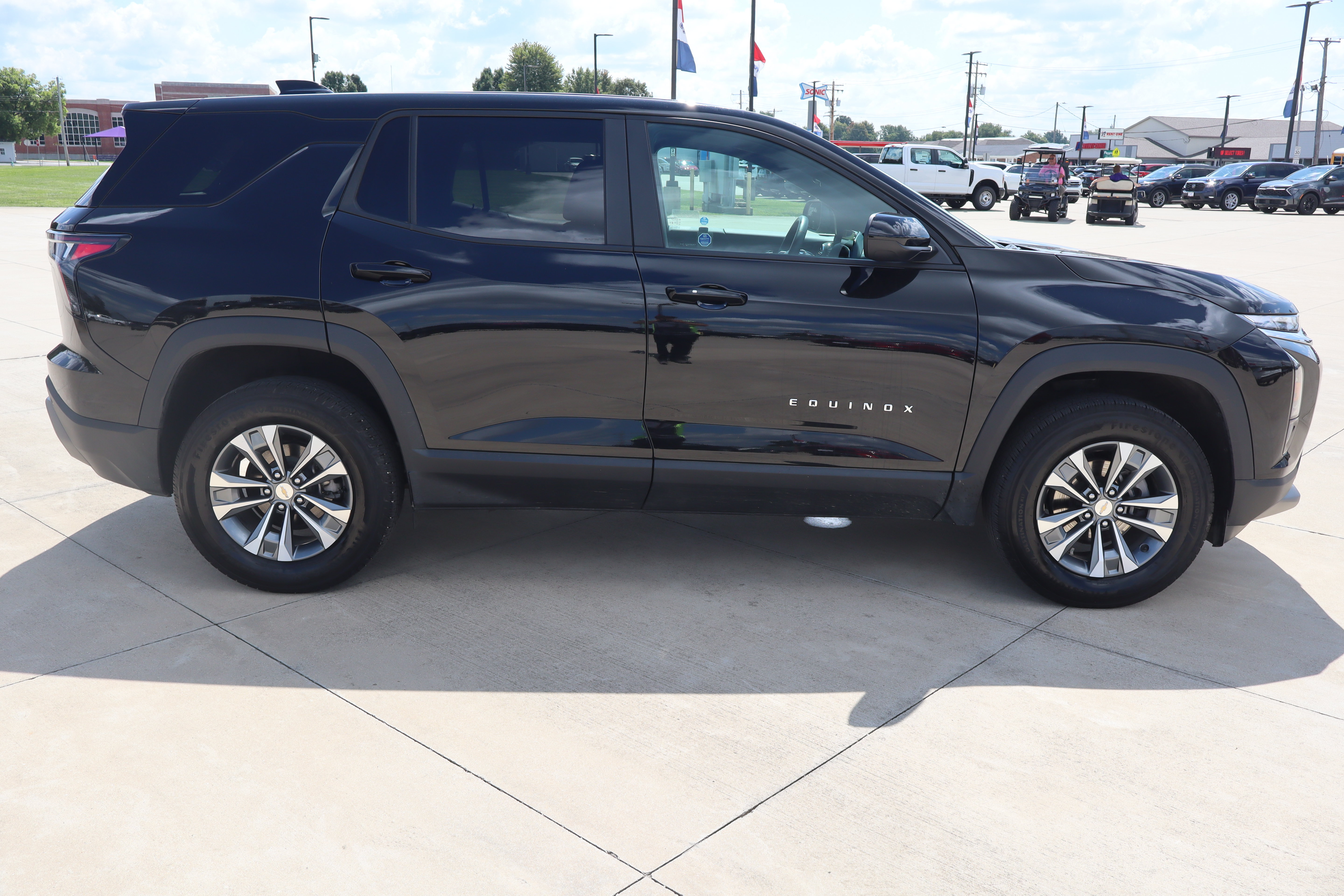 Used 2026 Chevrolet Equinox LT FWD image 4