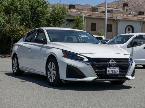 Used 2024 Nissan Altima 2.5 S FWD image 2