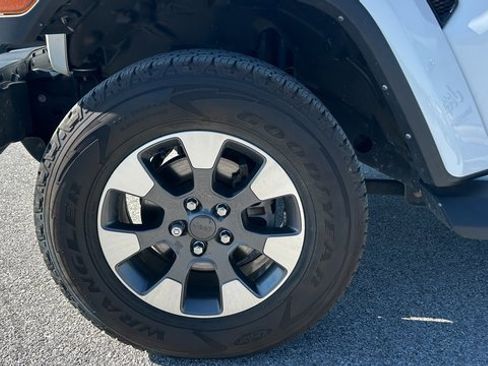 Used 2021 Jeep Wrangler Unlimited Sahara w/ Uconnect 4C Nav & Sound Group image 13