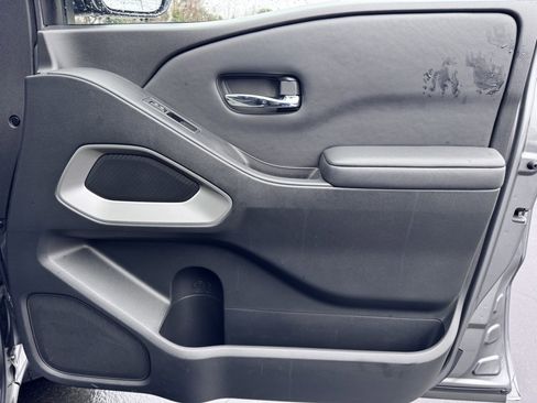 Used 2022 Nissan Frontier SV w/ Technology Package image 23