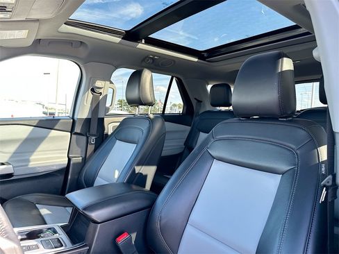 Used 2023 Ford Explorer XLT w/ Equipment Group 202A image 8