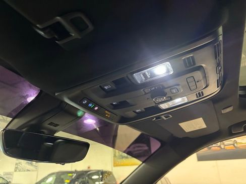 Used 2021 GMC Yukon XL Denali w/ Denali Premium Package image 19