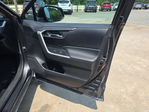 Used 2020 Toyota RAV4 XLE FWD image 47