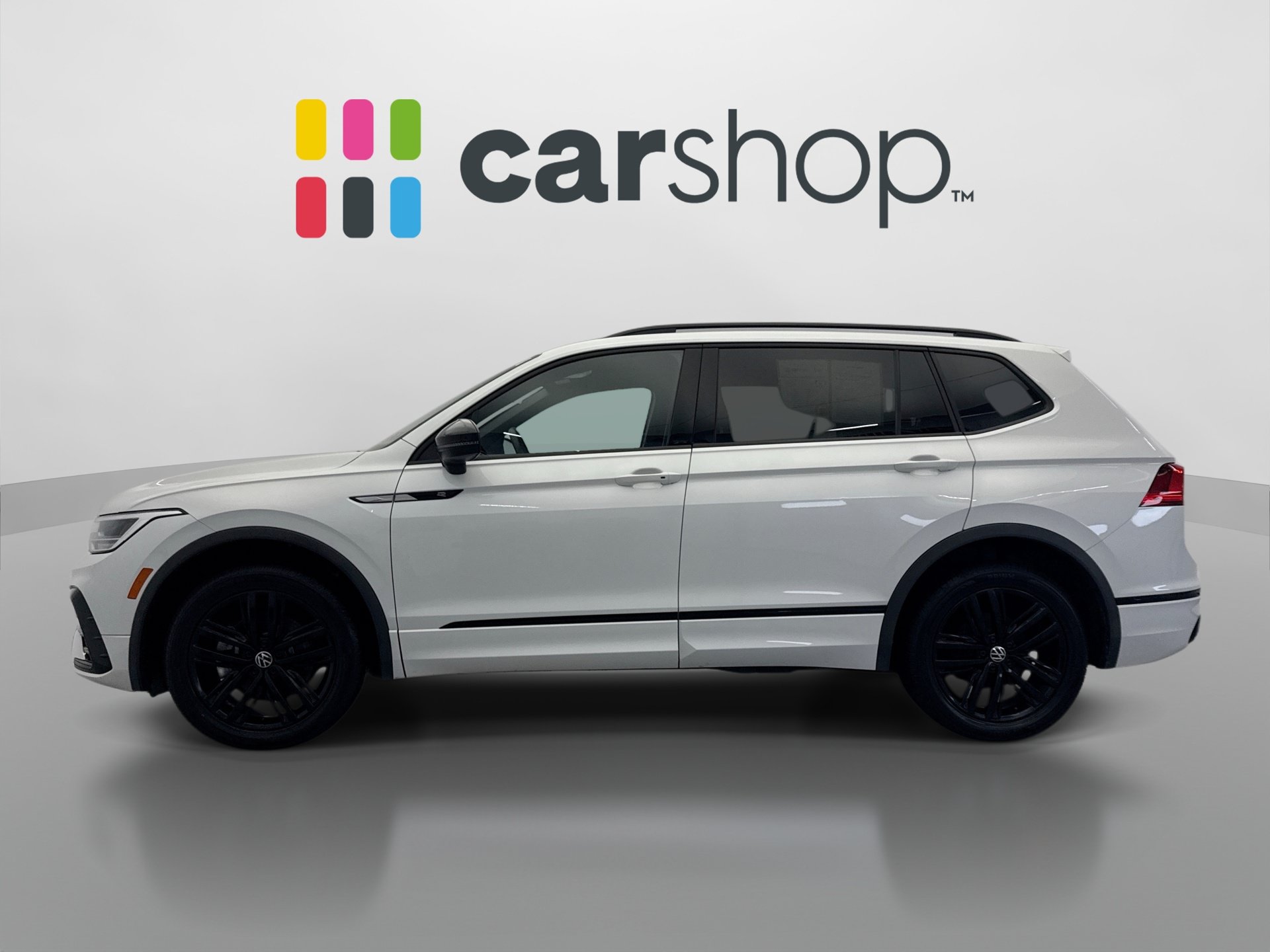 Used 2022 Volkswagen Tiguan SE R-Line AWD/4WD image 2