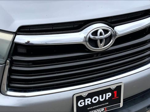 Used 2015 Toyota Highlander LE image 28